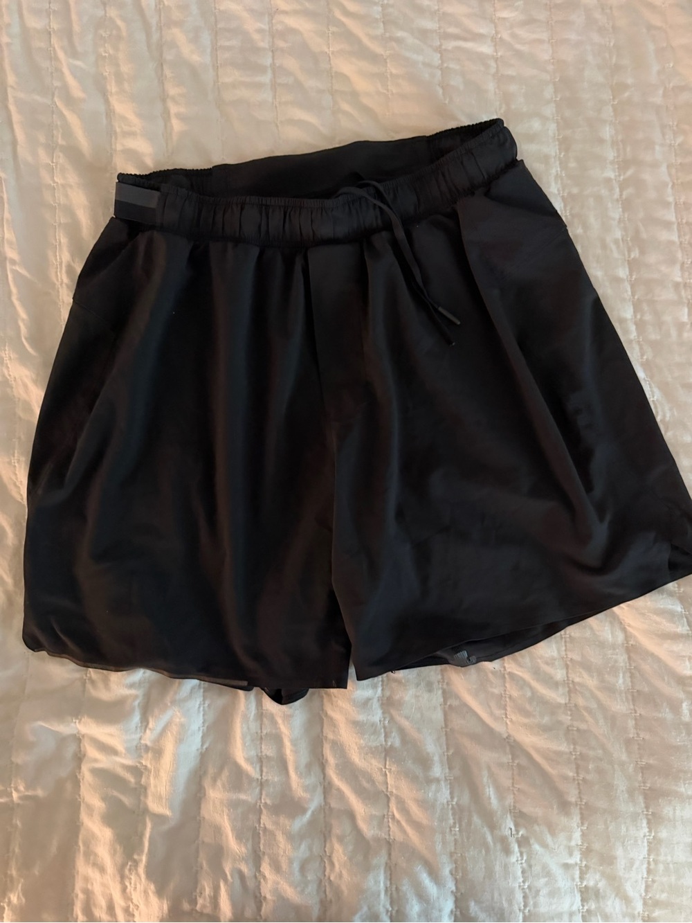 lululemon athletica Men’s Black Athletic Shorts - Picture 2 of 3